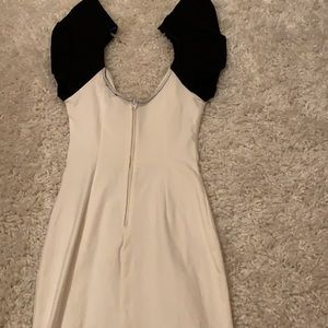 New white and black bodycon dress 👗